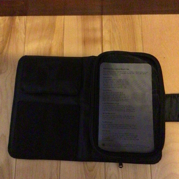 Arbonne Makeup brush pouch - Picture 1 of 2